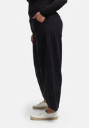 'Liva' pants – pure, comfortable & timelessly modern
